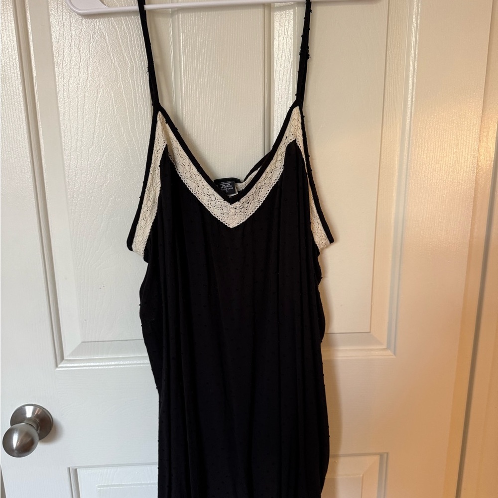 Torrid Black and White LACE TRIM tank top. Size 3